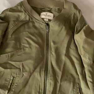 * 3/30 ❤️ American Eagle Outfitters Green Bomber Jacket